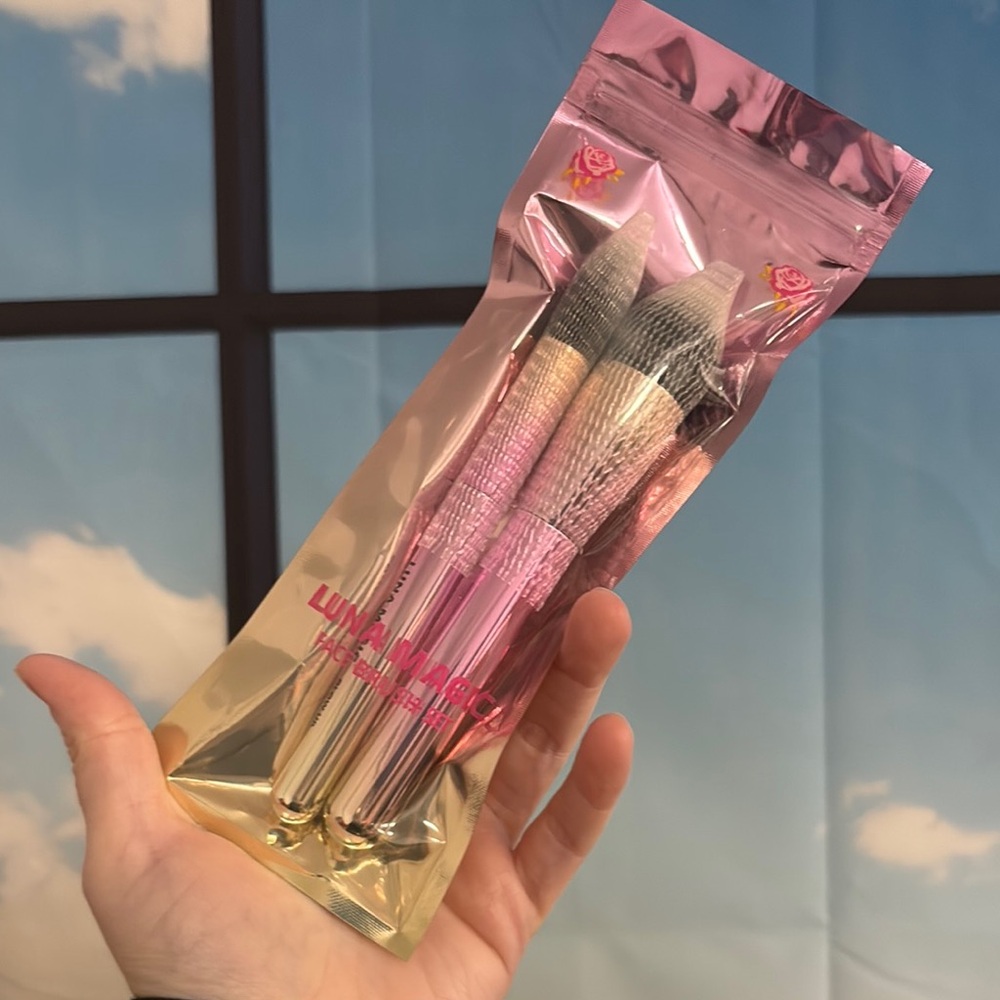 Luna Magic Pink and Gold Ombré Makeup Brush Duo